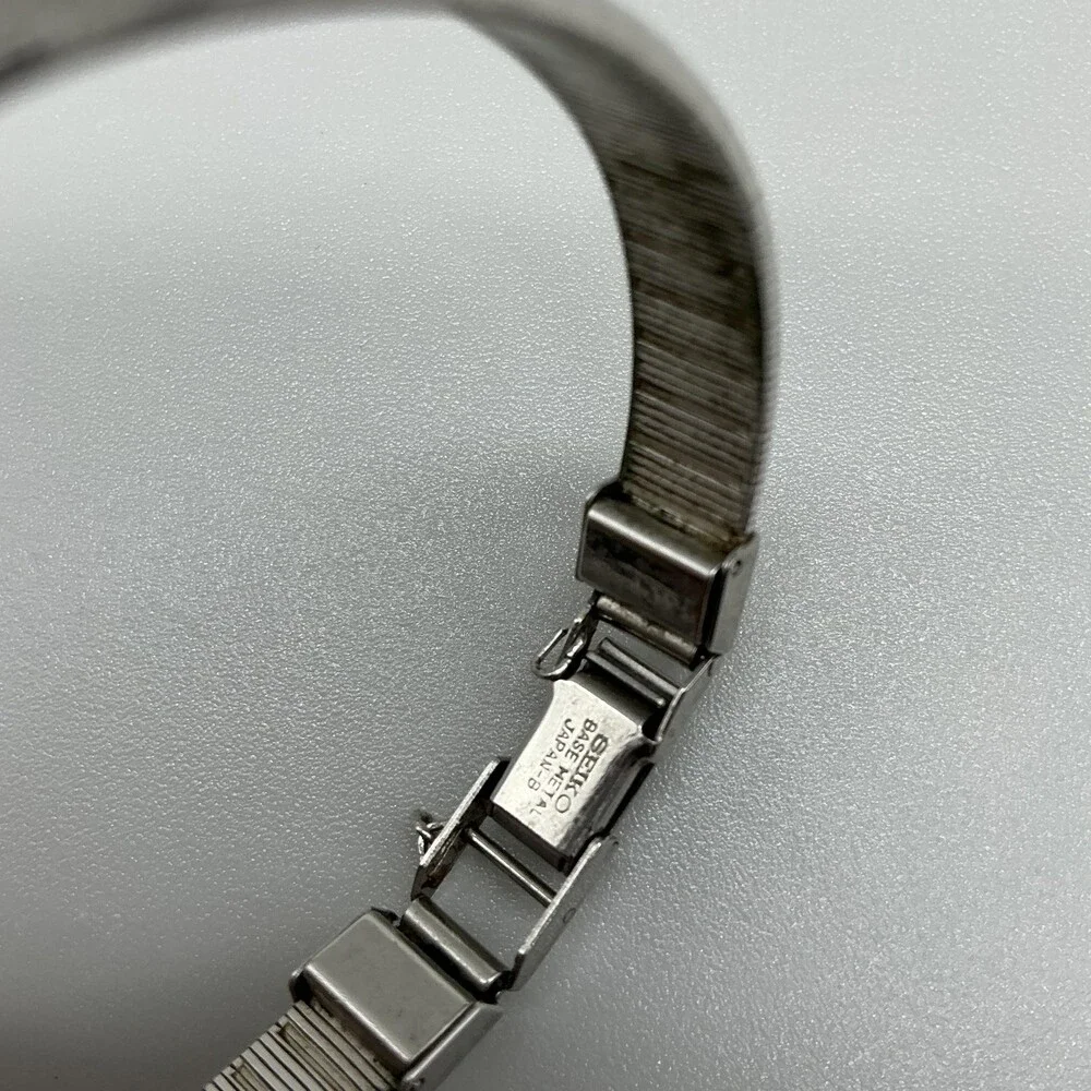 Vintage Seiko Womens Watch 11mm White Dial Bangle NOT RUNNING FOR PARTS 6.25